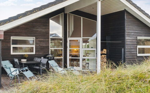 Bruni - 400M from the Sea: Decke, Flooring, Interior Design, Fussboden, Verbundwerkstoff, Möbel, Resort, Hotel, Design, Daylighting