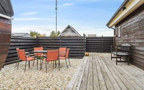 Bruni - 400M from the Sea: Decke, Flooring, Interior Design, Fussboden, Verbundwerkstoff, Möbel, Resort, Hotel, Design, Daylighting