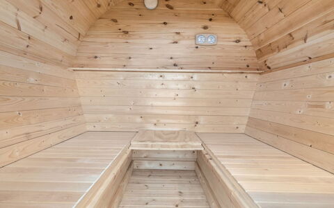 Bruni - 400M from the Sea: Decke, Flooring, Interior Design, Fussboden, Verbundwerkstoff, Möbel, Resort, Hotel, Design, Daylighting