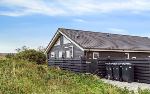 Bruni - 400M from the Sea: Decke, Flooring, Interior Design, Fussboden, Verbundwerkstoff, Möbel, Resort, Hotel, Design, Daylighting
