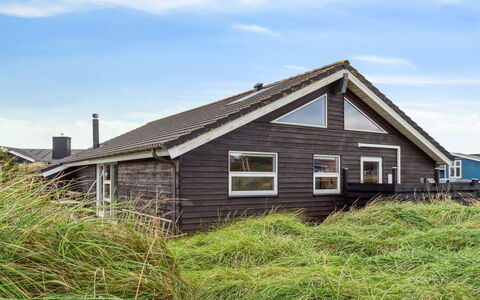 Bruni - 400M from the Sea: Decke, Flooring, Interior Design, Fussboden, Verbundwerkstoff, Möbel, Resort, Hotel, Design, Daylighting