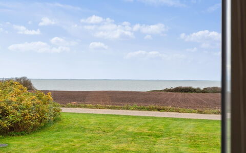 Luchia - 200M to the Fjord: Himmel, Gras, Horizont, Natürliche Landschaft, Wiese, Einfach, Ökoregion, Wolke, Grundstueck, Meer