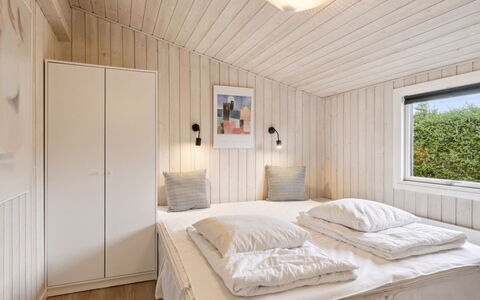 Kjera - 450M from the Sea: Möbel, Interior Design, Flooring, Holz, Fussboden, Decke, Holzboden, Stuhl, Tabelle, Beleuchtung
