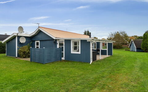 Kjera - 450M from the Sea: Möbel, Interior Design, Flooring, Holz, Fussboden, Decke, Holzboden, Stuhl, Tabelle, Beleuchtung