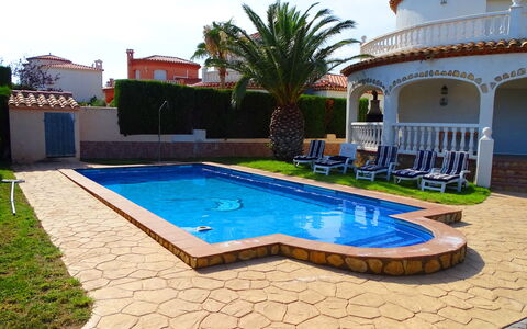 Villa Marisol: Wasser, Pflanze, Eigentum, Schwimmbad, Gebäude, Azurblau, Baum, Gartenmöbel, Himmel, Gewässer
