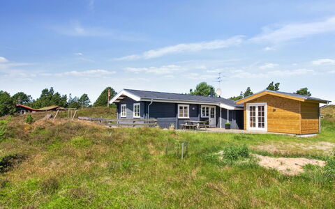 Venild - 1.9Km from the Sea: Decke, Flooring, Interior Design, Fussboden, Verbundwerkstoff, Möbel, Resort, Hotel, Design, Daylighting