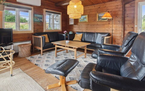 Venild - 1.9Km from the Sea: Decke, Flooring, Interior Design, Fussboden, Verbundwerkstoff, Möbel, Resort, Hotel, Design, Daylighting