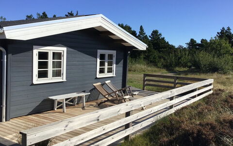 Venild - 1.9Km from the Sea: Decke, Flooring, Interior Design, Fussboden, Verbundwerkstoff, Möbel, Resort, Hotel, Design, Daylighting