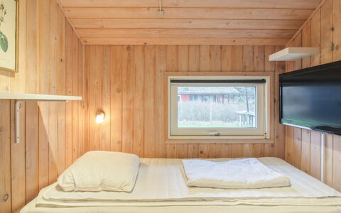 Birger - 500M from the Sea: Interior Design, Holz, Schlafzimmer, Flooring, Decke, Fussboden, Bett, Bettdecke, Beleuchtung, Zimmer