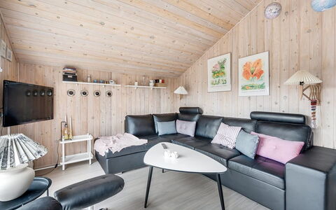 Birger - 500M from the Sea: Möbel, Interior Design, Holz, Decke, Zuhause, Wohnzimmer, Zimmer, Beleuchtung, Fussboden, Flooring