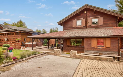 Pod Liščím Kopcem 4+4: Gebäude, Holz, Dach, Haus, Zuhause, Hütte, Wohngebiet, Tür, Abstellgleis, Estate