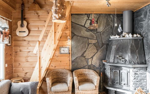Kuksatie 8 B: Holz, Möbel, Interior Design, Decke, Beleuchtung, Flooring, Zimmer, Fussboden, Zuhause, Wohnzimmer
