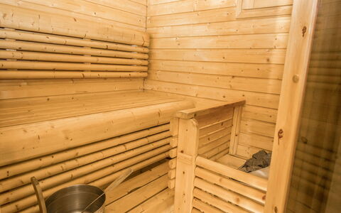 Kuksatie 8 B: Holz, Flooring, Sauna, Fussboden, Interior Design, Decke, Holzbeize, Hartholz, Fliese, Design