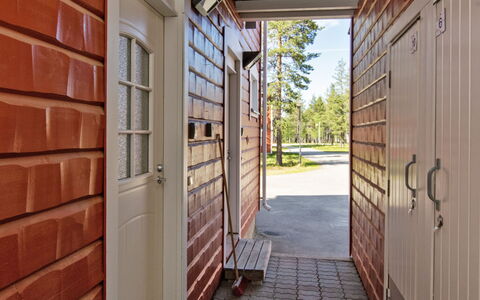 Luulampi F6: Wand, Backstein, Mauerwerk, Verbundwerkstoff, Abstellgleis, Holzbeize, Farbe, Home Door, Daylighting