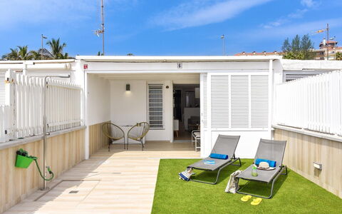 Bungalow Miami Beach Aj06: Himmel, Wolke, Gebäude, Eigentum, Schatten, Interior Design, Grundstueck, Gartenmöbel, Haus, Die Architektur