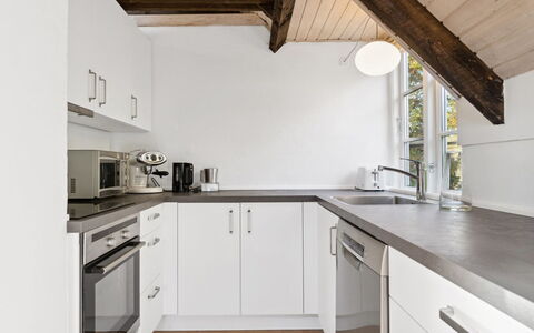 Emanuela - 800M from the Sea: Küche, Countertop, Flooring, Interior Design, Holz, Decke, Küchengerät, Fussboden, Möbel, Cabinetry