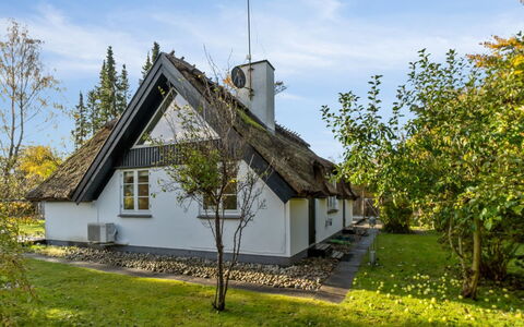 Emanuela - 800M from the Sea: Schwimmbad, Ferienort