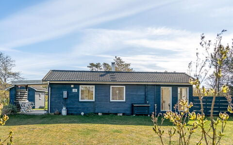 Antonella - 400M from the Sea: Möbel, Interior Design, Flooring, Fussboden, Decke, Zimmer, Stuhl, Tabelle, Wohnung, Küche & Esszimmer Tisch