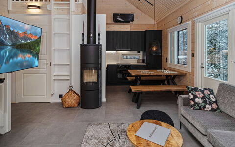 Mäkitie 4: Holz, Interior Design, Flooring, Decke, Fussboden, Möbel, Zimmer, Wohnzimmer, Holzbeize, Haushaltsgerät