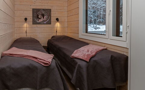 Mäkitie 4: Holz, Zuhause, Zimmer, Hartholz, Holzbeize, Schlafzimmer, Holzboden, Planke, Bett, Bettrahmen