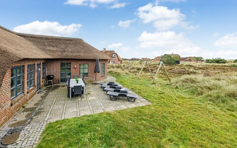 Axeline - 300M from the Sea: Haus, Zuhause, Hütte, Estate, Garten, Bauernhaus, Abstellgleis, Gartenbauten, Veranda