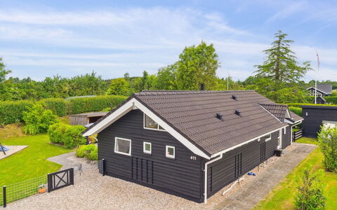 Alpa - 600M from the Sea: Möbel, Interior Design, Flooring, Fussboden, Decke, Zimmer, Stuhl, Tabelle, Wohnung, Küche & Esszimmer Tisch