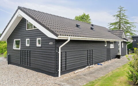 Alpa - 600M from the Sea: Möbel, Interior Design, Flooring, Fussboden, Decke, Zimmer, Stuhl, Tabelle, Wohnung, Küche & Esszimmer Tisch