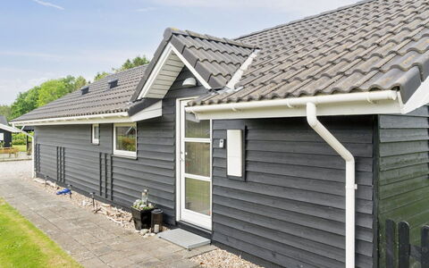 Alpa - 600M from the Sea: Möbel, Interior Design, Flooring, Fussboden, Decke, Zimmer, Stuhl, Tabelle, Wohnung, Küche & Esszimmer Tisch