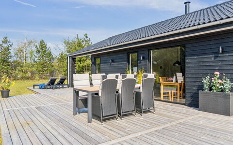 Skakke - 900M from the Sea: Decke, Flooring, Interior Design, Fussboden, Verbundwerkstoff, Möbel, Resort, Hotel, Design, Daylighting