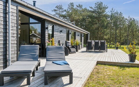 Skakke - 900M from the Sea: Decke, Flooring, Interior Design, Fussboden, Verbundwerkstoff, Möbel, Resort, Hotel, Design, Daylighting