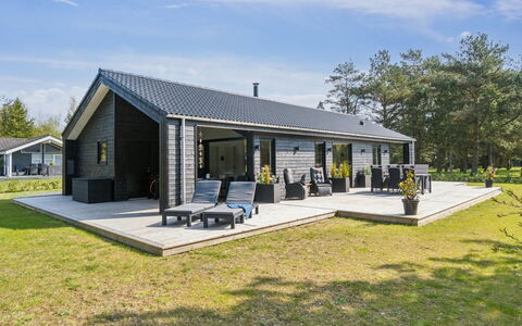 Skakke - 900M from the Sea: Decke, Flooring, Interior Design, Fussboden, Verbundwerkstoff, Möbel, Resort, Hotel, Design, Daylighting