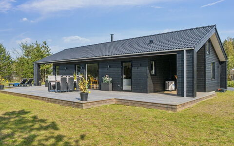 Skakke - 900M from the Sea: Decke, Flooring, Interior Design, Fussboden, Verbundwerkstoff, Möbel, Resort, Hotel, Design, Daylighting