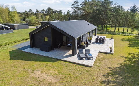 Skakke - 900M from the Sea: Decke, Flooring, Interior Design, Fussboden, Verbundwerkstoff, Möbel, Resort, Hotel, Design, Daylighting