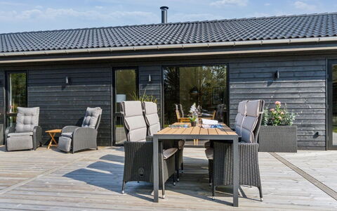 Skakke - 900M from the Sea: Decke, Flooring, Interior Design, Fussboden, Verbundwerkstoff, Möbel, Resort, Hotel, Design, Daylighting