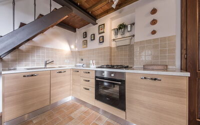 San Gimignano - Villa le Ripe: Braun, Cabinetry, Countertop, Eigentum, Möbel, Gebäude, Herd, Holz, Küche, Küchengerät