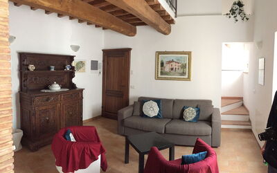 La Nonna - Villa le Ripe: Eigentum, Möbel, Bilderrahmen, Komfort, Gebäude, Interior Design, Couch, Holz, Wohnzimmer, Beleuchtung