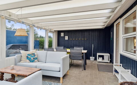 Ubavka - 200M from the Sea: Holz, Zuhause, Veranda, Deck, Hartholz, Dach, Holzbeize, Holzboden, Eco Hotel