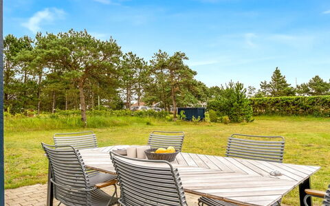 Ubavka - 200M from the Sea: Holz, Zuhause, Veranda, Deck, Hartholz, Dach, Holzbeize, Holzboden, Eco Hotel