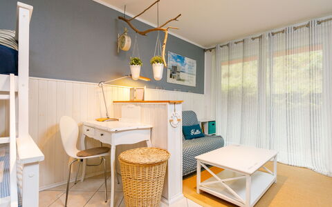 Meerzeit: Eigentum, Tabelle, Holz, Interior Design, Beleuchtung, Fussboden, Flooring, Wohnzimmer, Wand, Regale