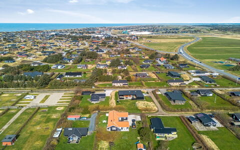 Torhild - 700M from the Sea: Decke, Flooring, Interior Design, Fussboden, Verbundwerkstoff, Möbel, Resort, Hotel, Design, Daylighting
