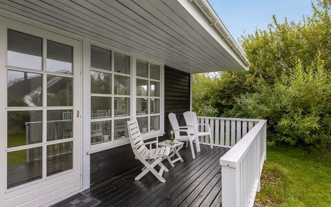 Torhild - 700M from the Sea: Decke, Flooring, Interior Design, Fussboden, Verbundwerkstoff, Möbel, Resort, Hotel, Design, Daylighting