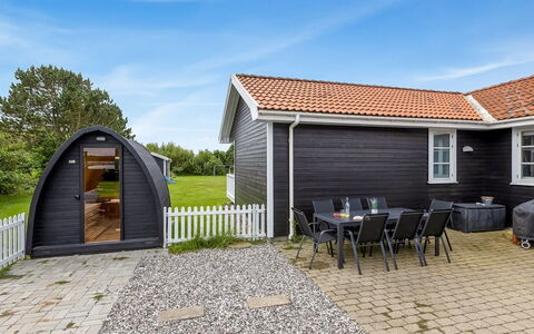 Torhild - 700M from the Sea: Decke, Flooring, Interior Design, Fussboden, Verbundwerkstoff, Möbel, Resort, Hotel, Design, Daylighting