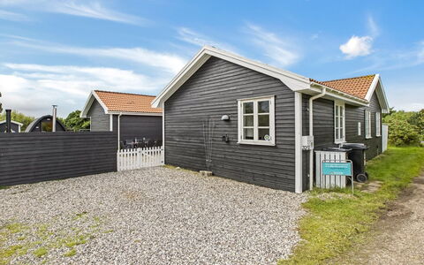 Torhild - 700M from the Sea: Decke, Flooring, Interior Design, Fussboden, Verbundwerkstoff, Möbel, Resort, Hotel, Design, Daylighting
