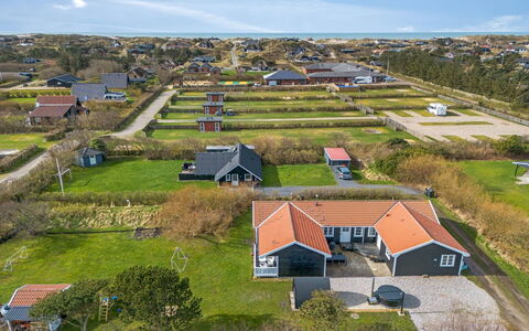 Torhild - 700M from the Sea: Decke, Flooring, Interior Design, Fussboden, Verbundwerkstoff, Möbel, Resort, Hotel, Design, Daylighting