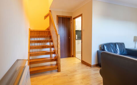 Towerhill Heights: Eigentum, Gebäude, Holz, Komfort, Treppe, Interior Design, Fussboden, Flooring, Farbe