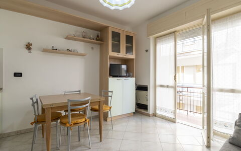 La Casa di Silvana: Pflanze, Gebäude, Himmel, Fenster, Haus, Vegetation, Baum, Biome, Nachbarschaft