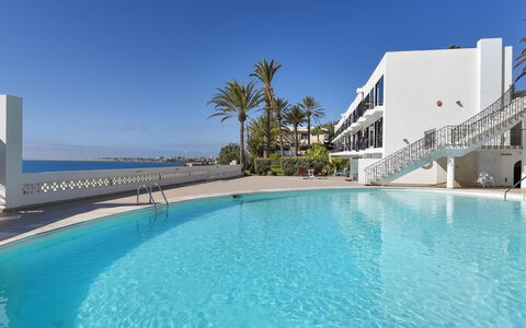 Villagrancanaria: Wasser, Boot, Himmel, Watercraft, Fahrzeug, Azurblau, Infrastruktur, Dock, Gewässer, Boote Und Boating - Geräte Und Materialien