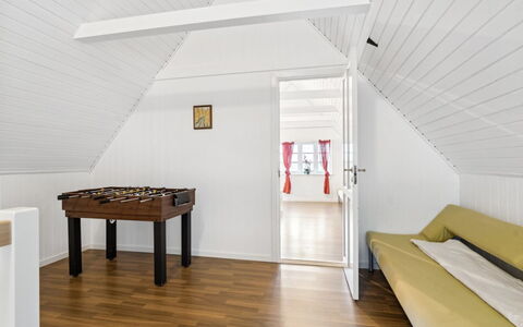 Eliane - 1.8Km from the Sea: Holz, Dach, Die Architektur, Zuhause, Haus, Hütte, Abstellgleis, Hartholz, Steigung, Estate