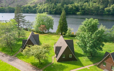 Lothlorien Lodge 4: Wasser, Pflanze, Eigentum, Natürliche Landschaft, Natürlichen Umgebung, Baum, Hochland, Grundstueck, Berg, Biome