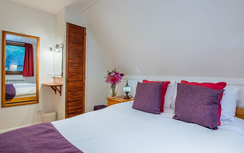 Woodhaven: Interior Design, Holz, Möbel, Flooring, Fussboden, Schlafzimmer, Bett, Decke, Beleuchtung, Zimmer